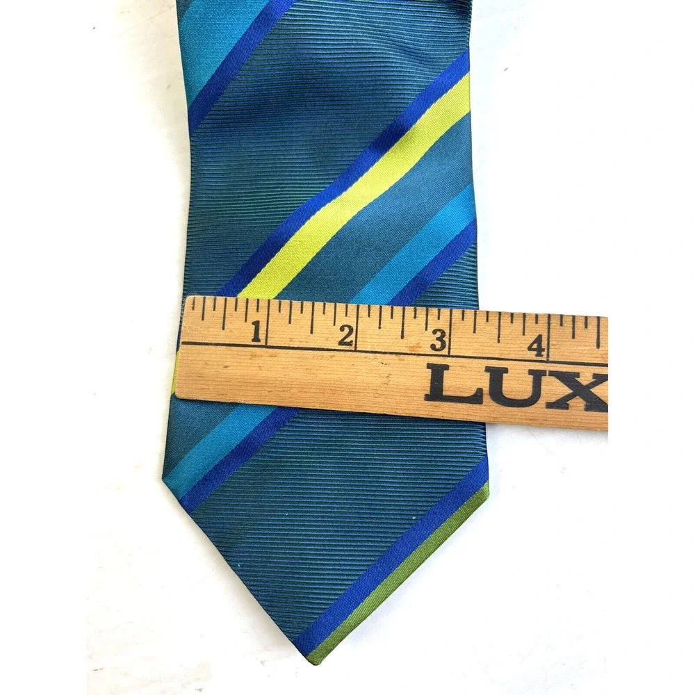 Kenneth Cole Reaction Silk Tie 3.5
